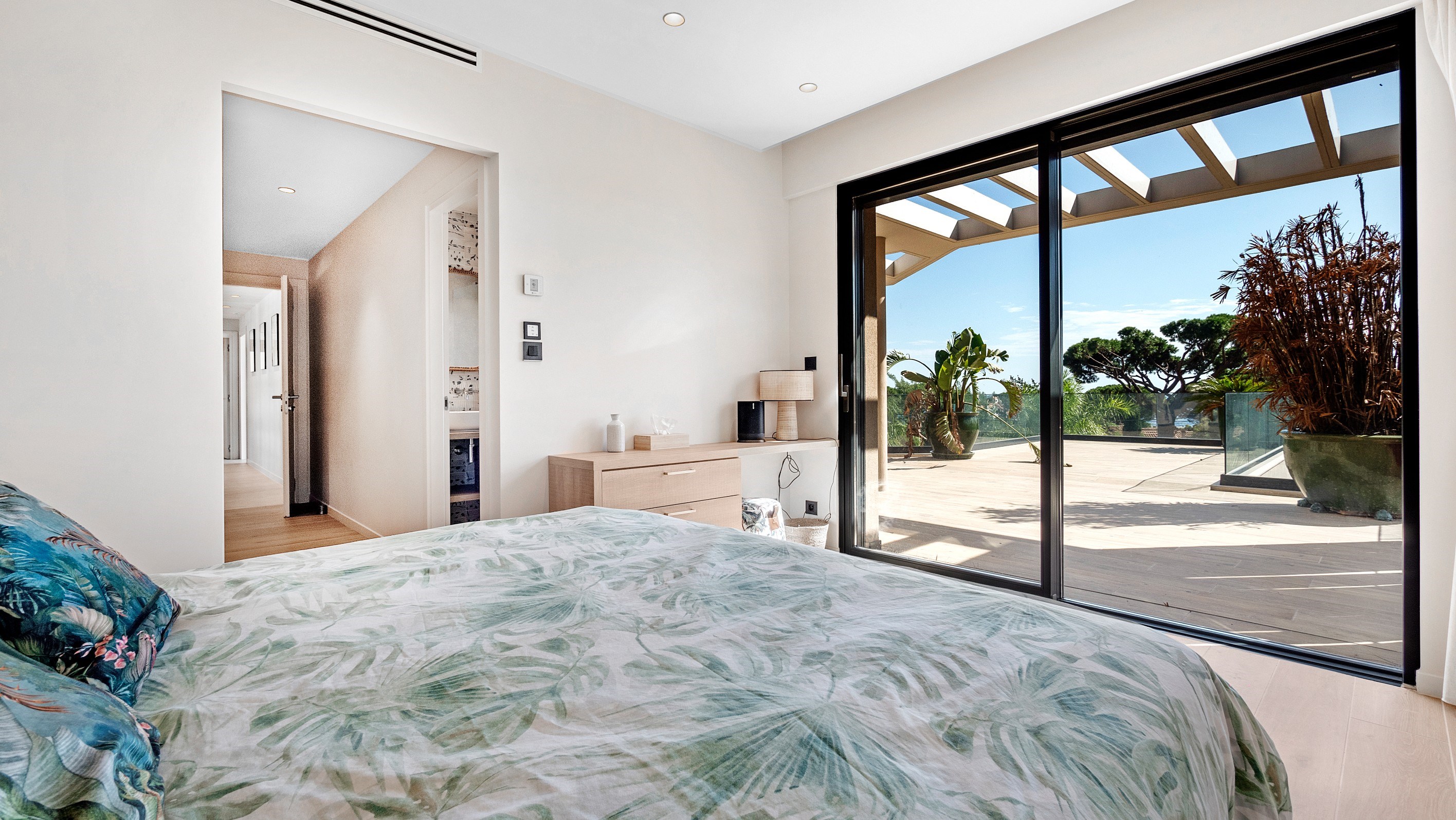  Exceptional contemporary villa for sale in Sainte-Maxime: 440 sqm, 5 bedrooms, … - 物件實景