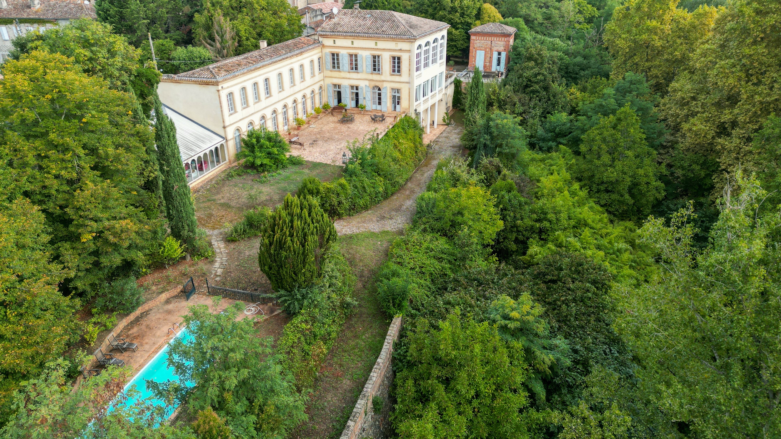  Castle XVIII with theatre and caretaker