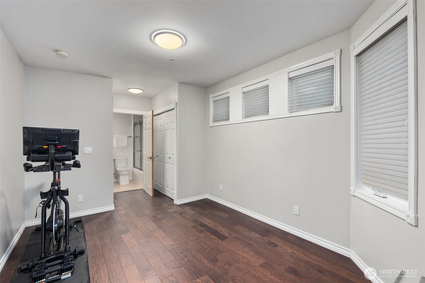 Seattle, Washington, 98116, United States, 2 Bedrooms Bedrooms, ,2 BathroomsBathrooms,Residential,For Sale,1949769