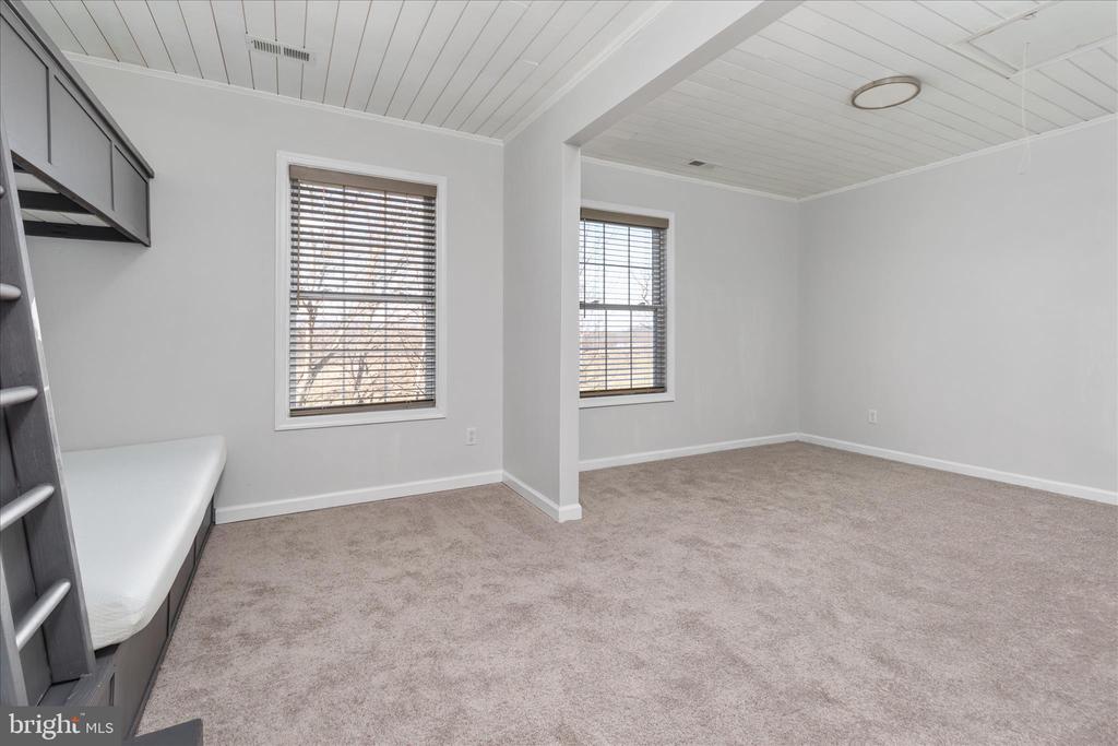 Winchester, Virginia, 22602, United States, 5 Bedrooms Bedrooms, ,5 BathroomsBathrooms,Residential,For Sale,2039774