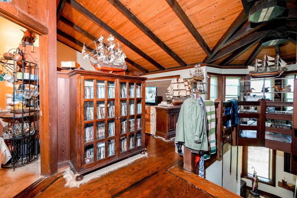 San Rafael, California, 94903-3840, United States, 3 Bedrooms Bedrooms, ,3 BathroomsBathrooms,Residential,For Sale,1987101