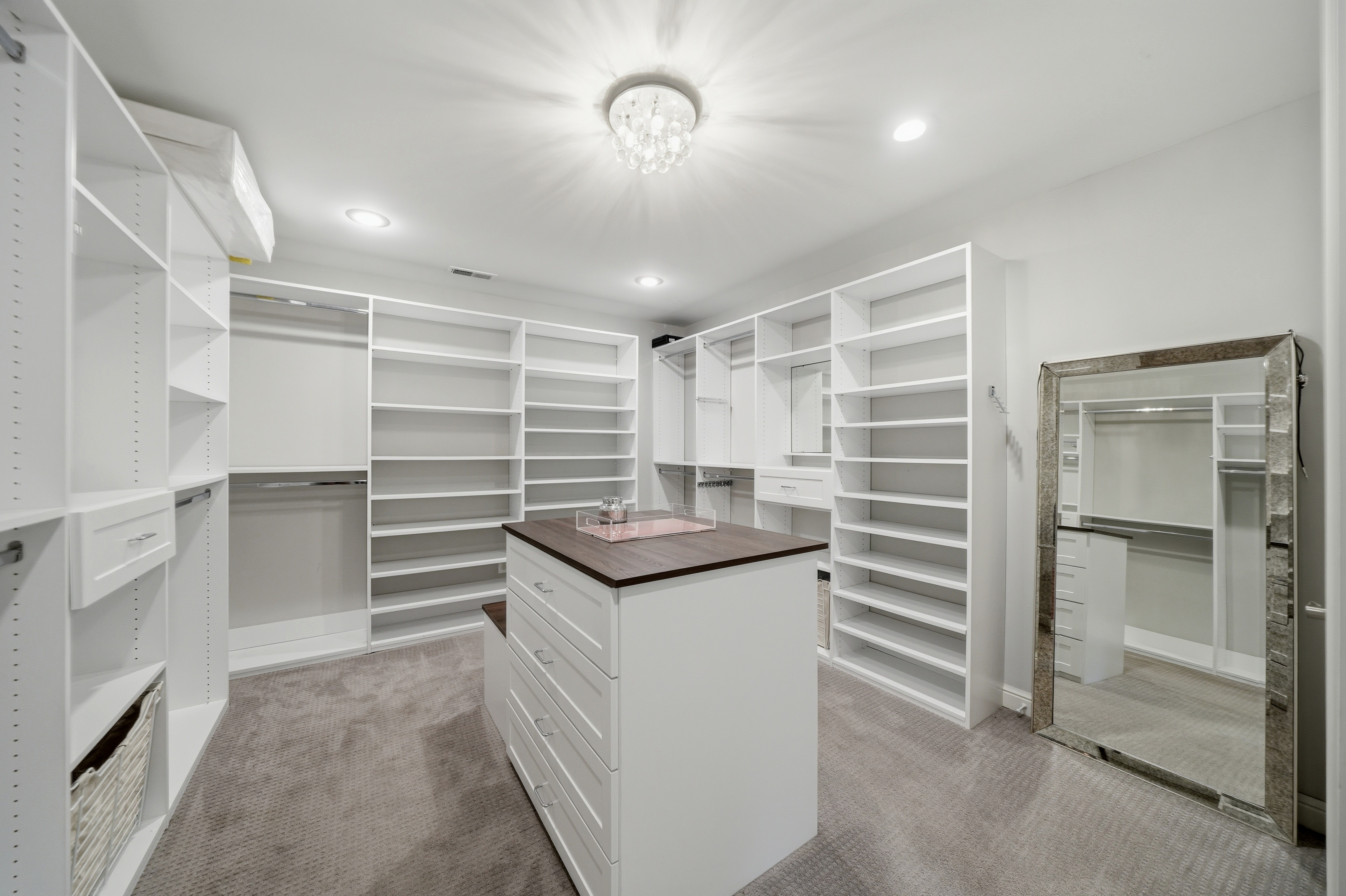  Discover Your Dream Home in Warson Woods: Elegantly Enhanced Living - 物件實景