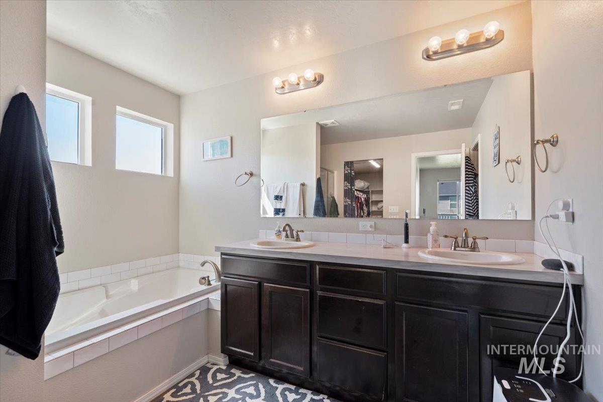 Nampa, Idaho, 83687, United States, 5 Bedrooms Bedrooms, ,Residential,For Sale,1926989