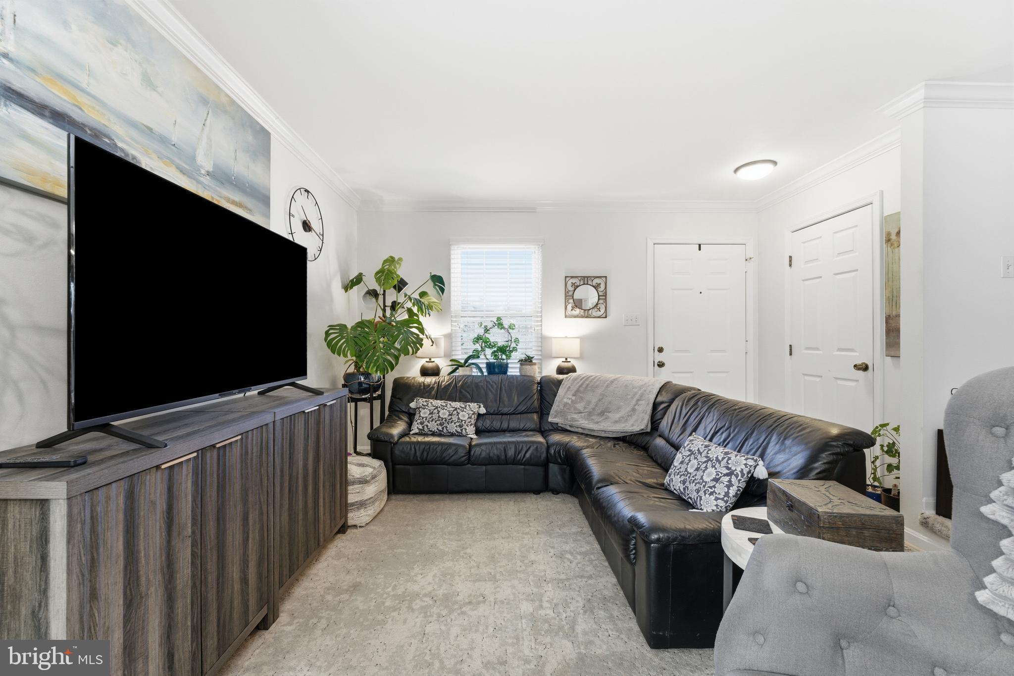 Clifton, Virginia, 20124, United States, 2 Bedrooms Bedrooms, ,3 BathroomsBathrooms,Residential,For Sale,2001572