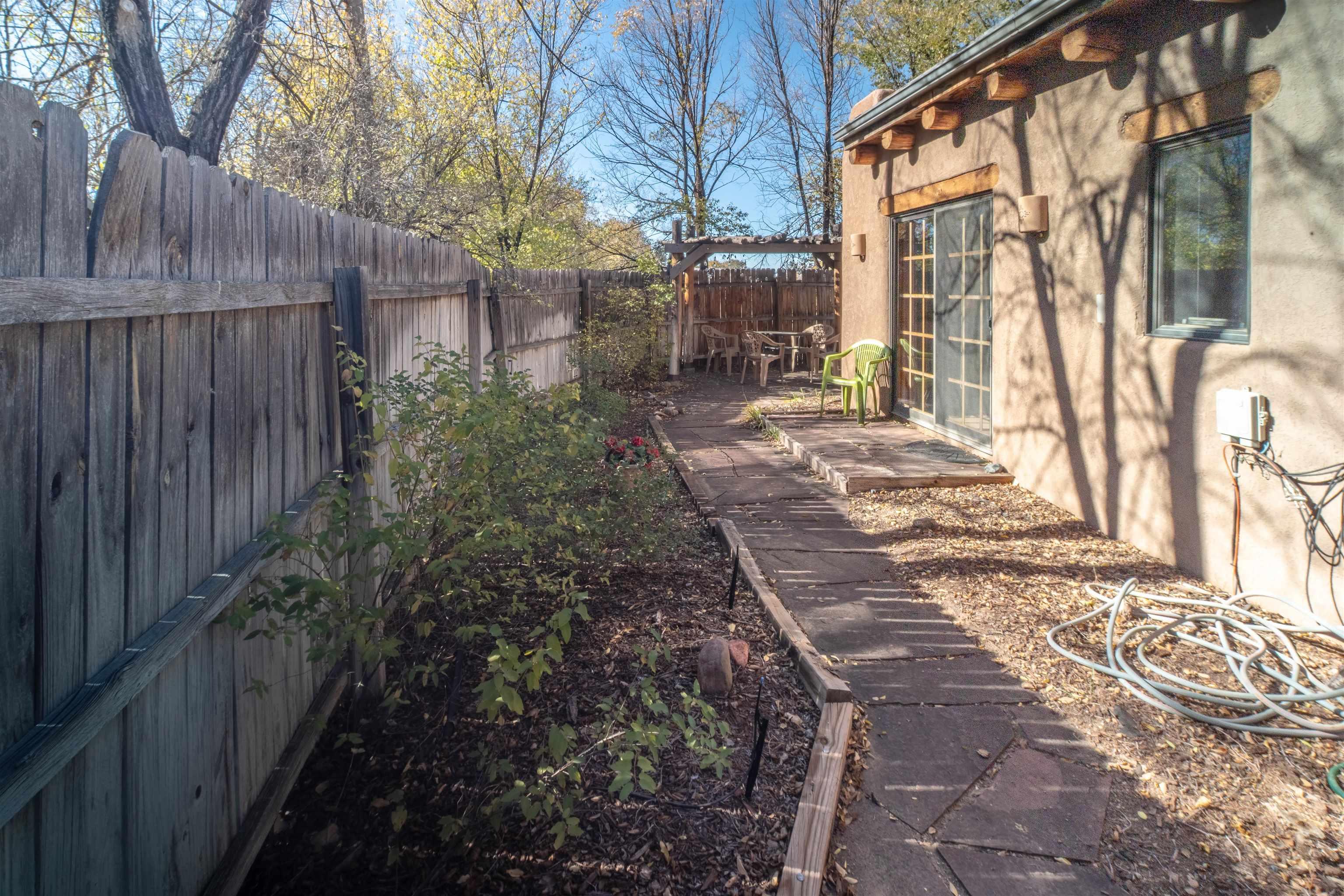 Taos, New Mexico, 87571, United States, 2 Bedrooms Bedrooms, ,2 BathroomsBathrooms,Residential,For Sale,1991479