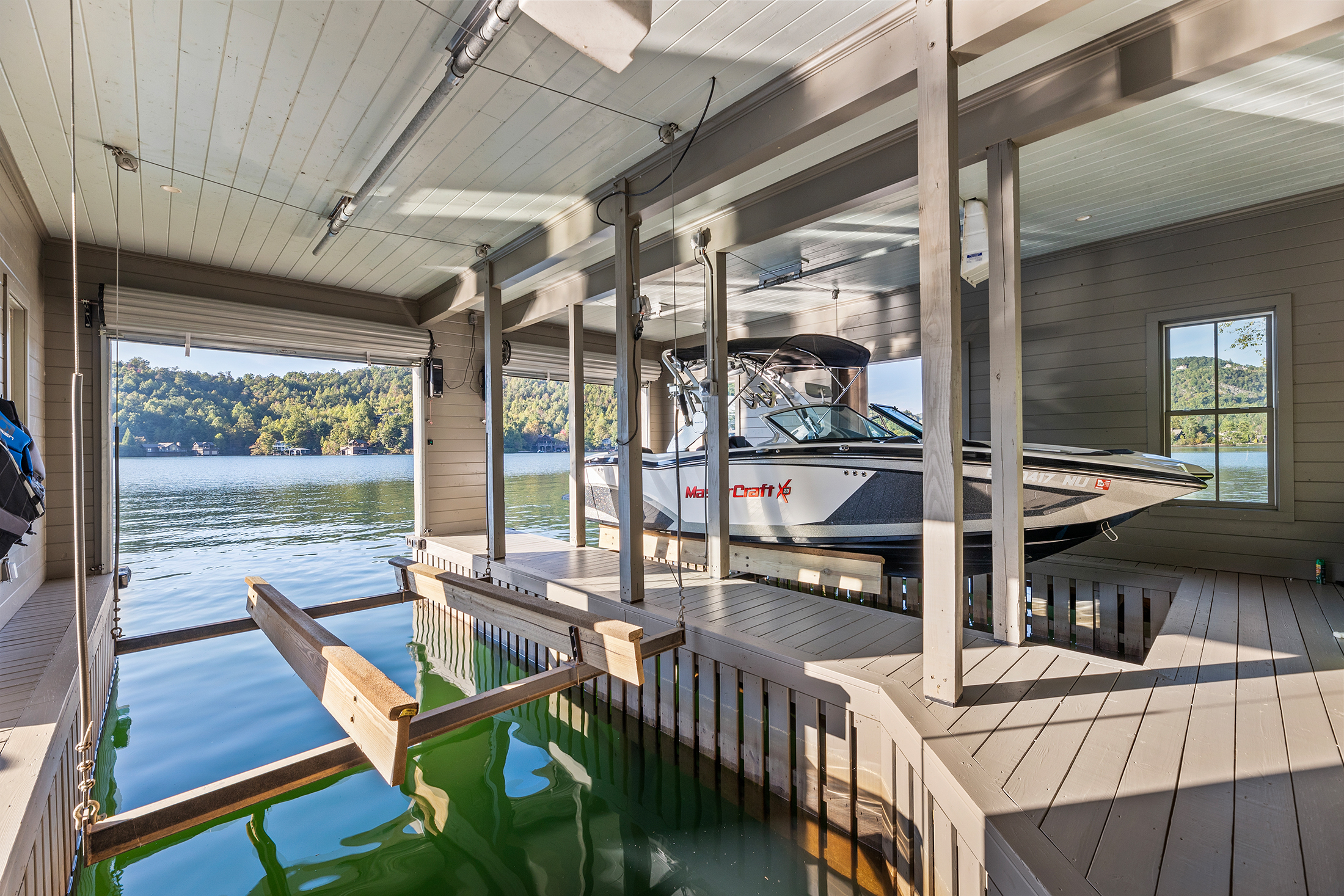  Breathtaking Lake Burton Views from an Exceptional Custom Lakehouse - 物件實景