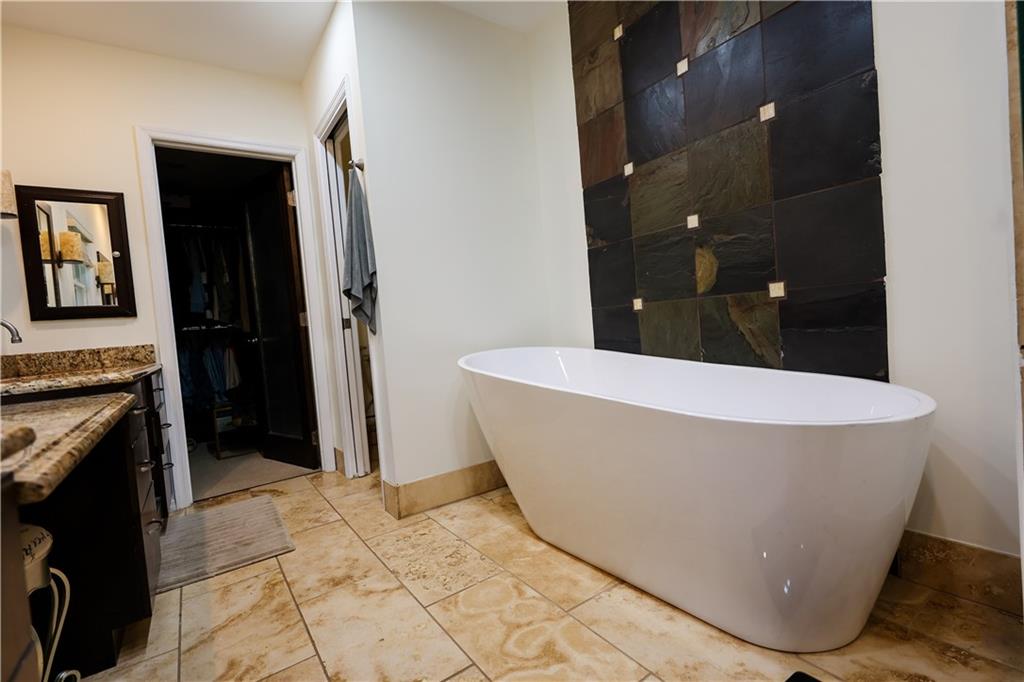 Atlanta, Georgia, 30327, United States, 5 Bedrooms Bedrooms, ,4 BathroomsBathrooms,Residential,For Sale,1926294