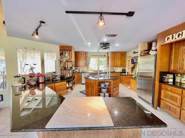 El Cajon, California, 92020, United States, 5 Bedrooms Bedrooms, ,4 BathroomsBathrooms,Residential,For Sale,1983564