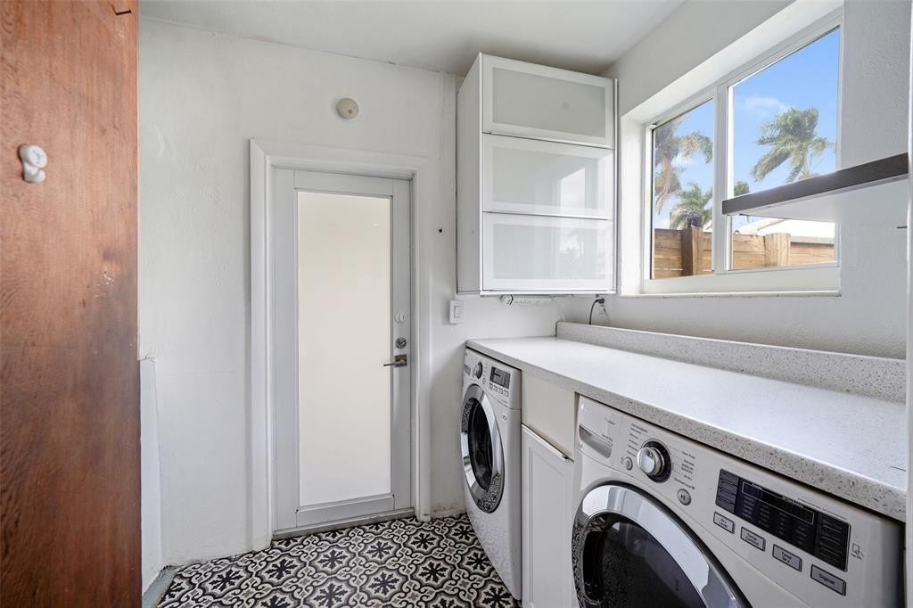 Hollywood, Florida, 33021, United States, 2 Bedrooms Bedrooms, ,1 BathroomBathrooms,Residential,For Sale,1982688