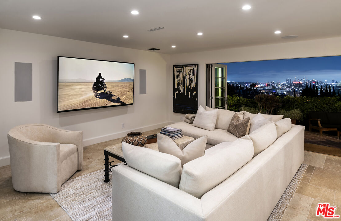 Los Angeles, California, 90068, United States, 4 Bedrooms Bedrooms, ,5 BathroomsBathrooms,Residential,For Sale,1910908