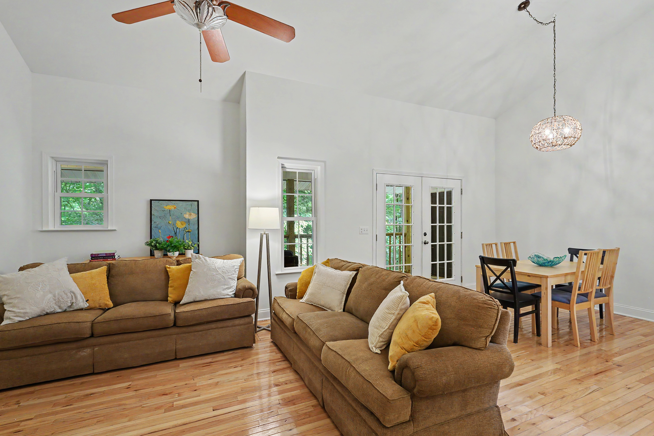  Inviting Cottage Blends a Scenic Mountain Retreat and Easy Lake Living - 物件實景