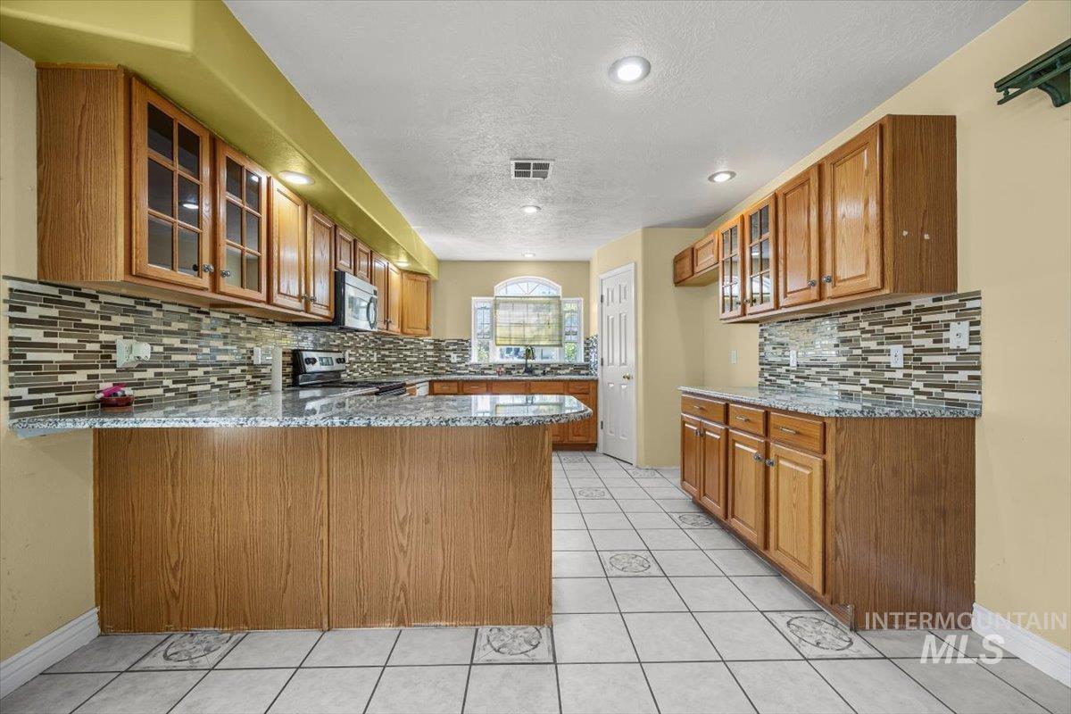 Caldwell, Idaho, 83605, United States, 4 Bedrooms Bedrooms, ,3 BathroomsBathrooms,Residential,For Sale,1938152