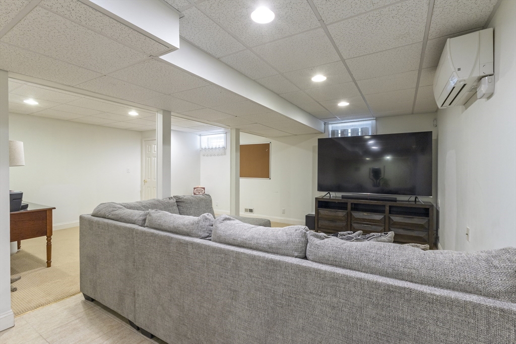 Bellingham, Massachusetts, 02019, United States, 3 Bedrooms Bedrooms, ,3 BathroomsBathrooms,Residential,For Sale,1938371