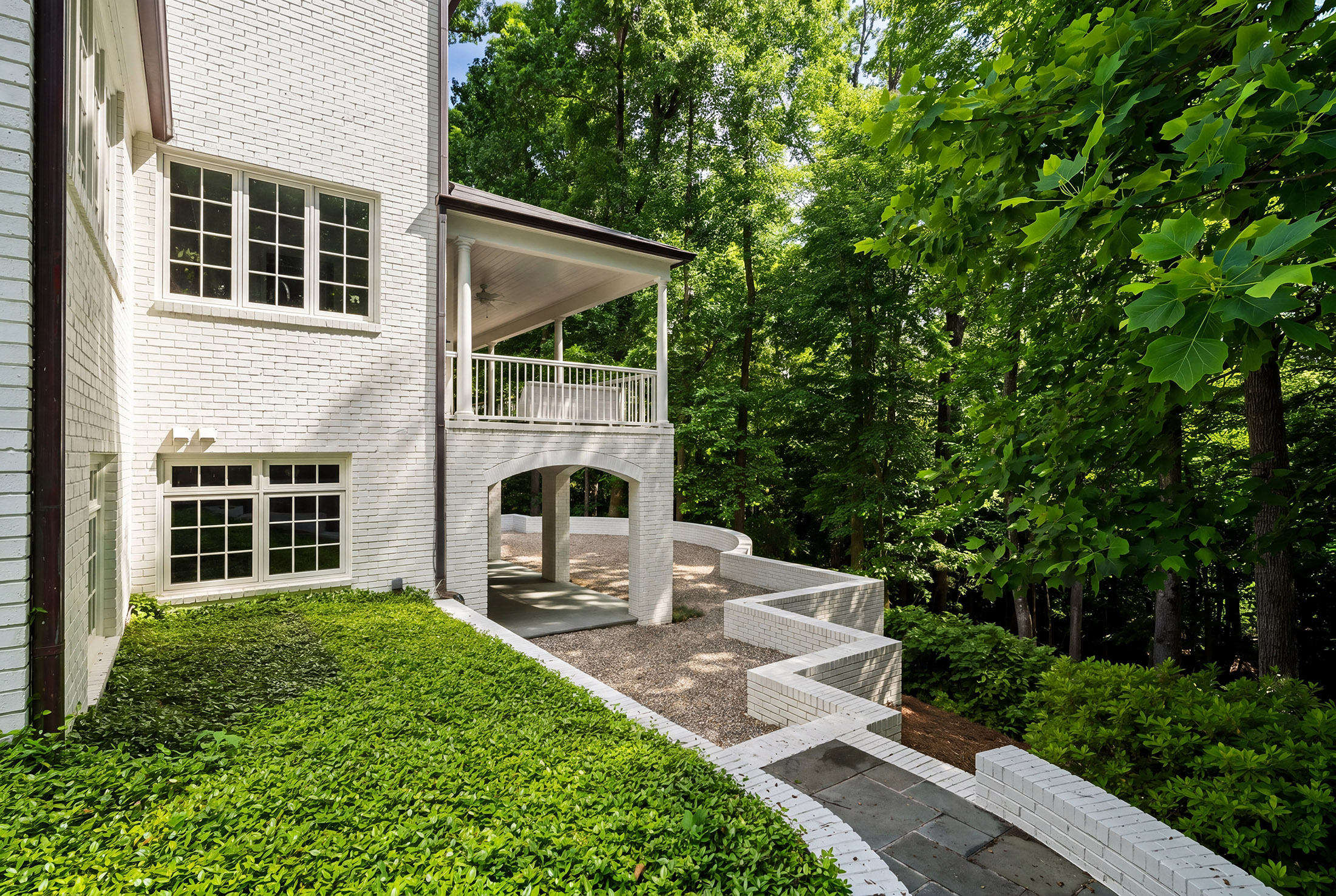  Timeless Architecture and Modern Livability Converge in Tuxedo Park Home - 物件實景