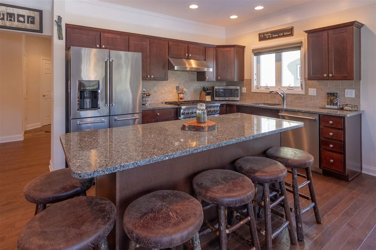 Lincoln, New Hampshire, 03251, United States, 5 Bedrooms Bedrooms, ,5 BathroomsBathrooms,Residential,For Sale,1978136