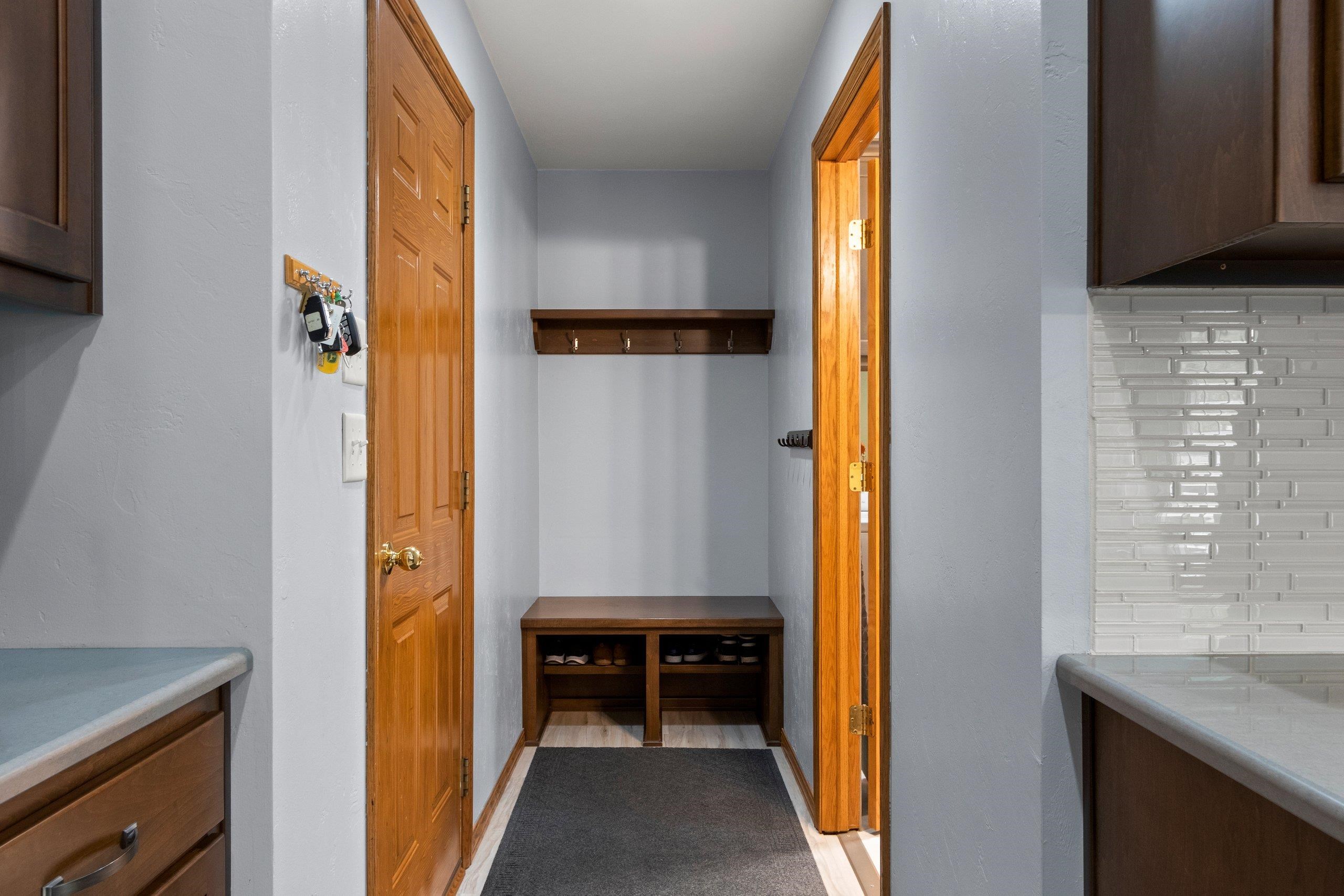DE PERE, Wisconsin, 54115, United States, 3 Bedrooms Bedrooms, ,4 BathroomsBathrooms,Residential,For Sale,1912239