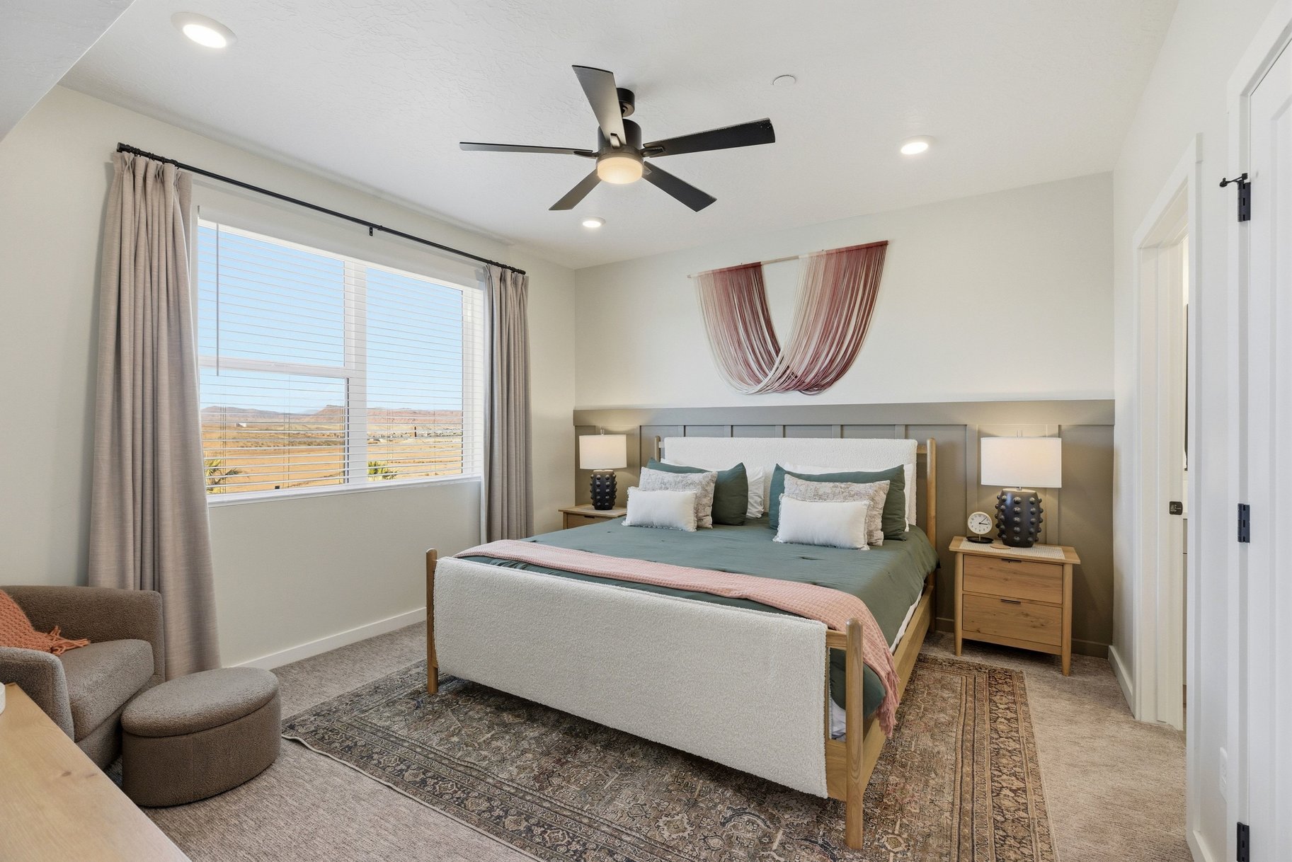  Top-Floor Desert Color Retreat With Lagoon Access & Views - 物件實景