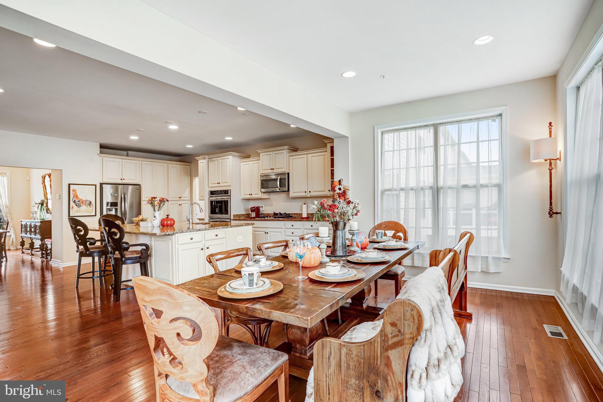 Lanham, Maryland, 20706, United States, 6 Bedrooms Bedrooms, ,5 BathroomsBathrooms,Residential,For Sale,2002849