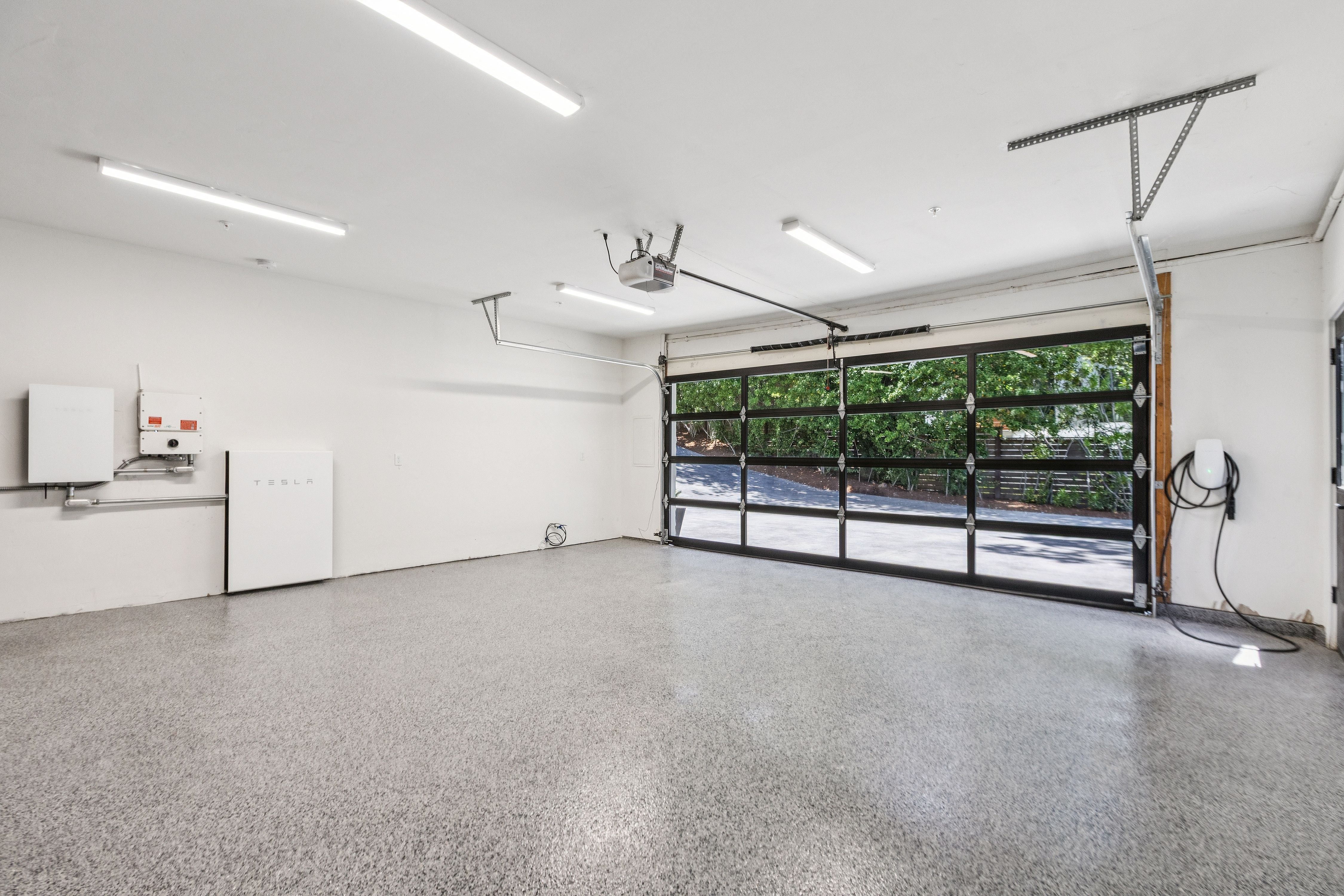  Private Gated Sanctuary With Expansive Outdoor Living - 物件實景