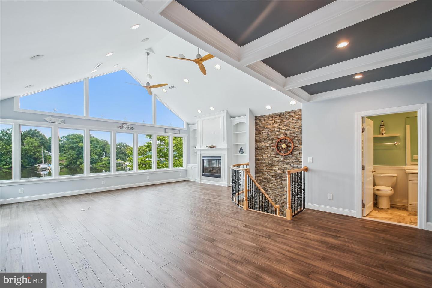Glen Burnie, Maryland, 21060, United States, 2 Bedrooms Bedrooms, ,4 BathroomsBathrooms,Residential,For Sale,1867358