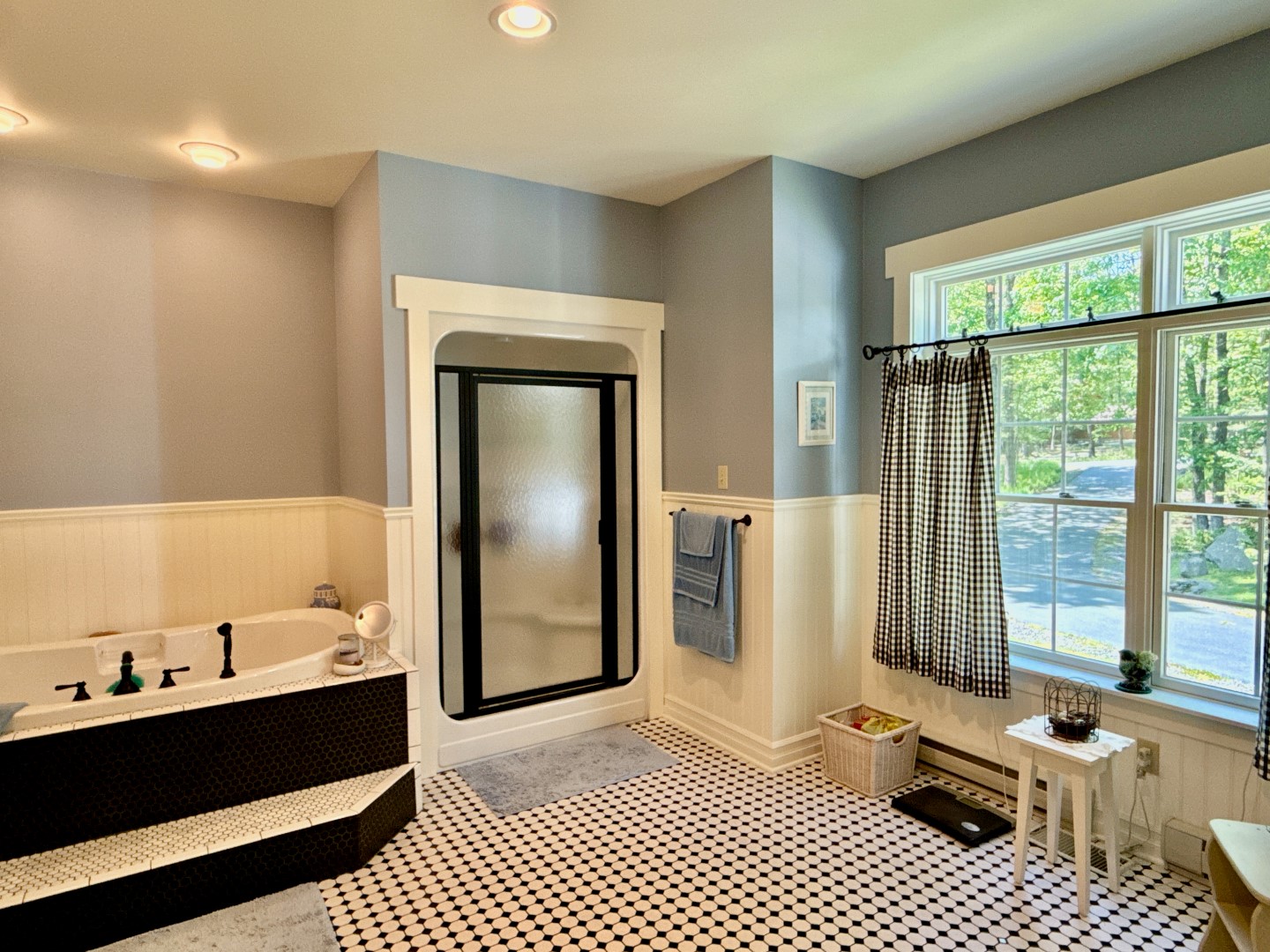 Hawley, Pennsylvania, 18428, United States, 3 Bedrooms Bedrooms, ,4 BathroomsBathrooms,Residential,For Sale,1846687