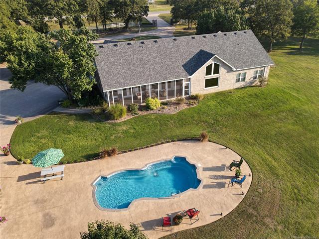 Eufaula, Oklahoma, 74432, United States, 3 Bedrooms Bedrooms, ,4 BathroomsBathrooms,Residential,For Sale,1976546