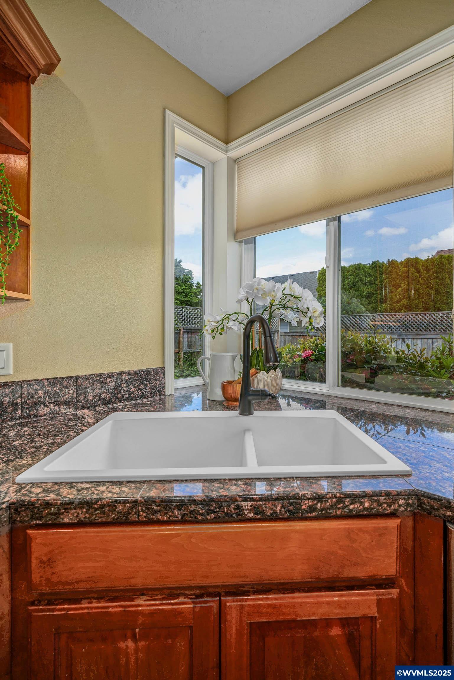 Salem, Oregon, 97306, United States, 5 Bedrooms Bedrooms, ,4 BathroomsBathrooms,Residential,For Sale,1786457