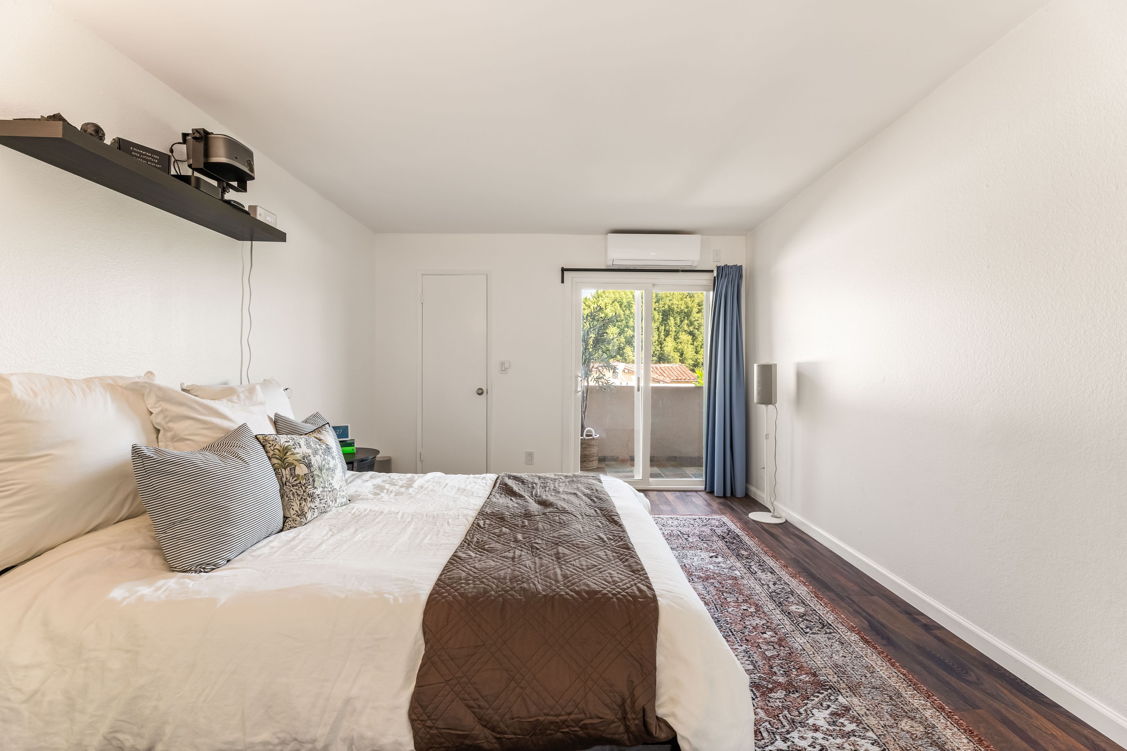  2320 S Bentley Ave - 物件實景