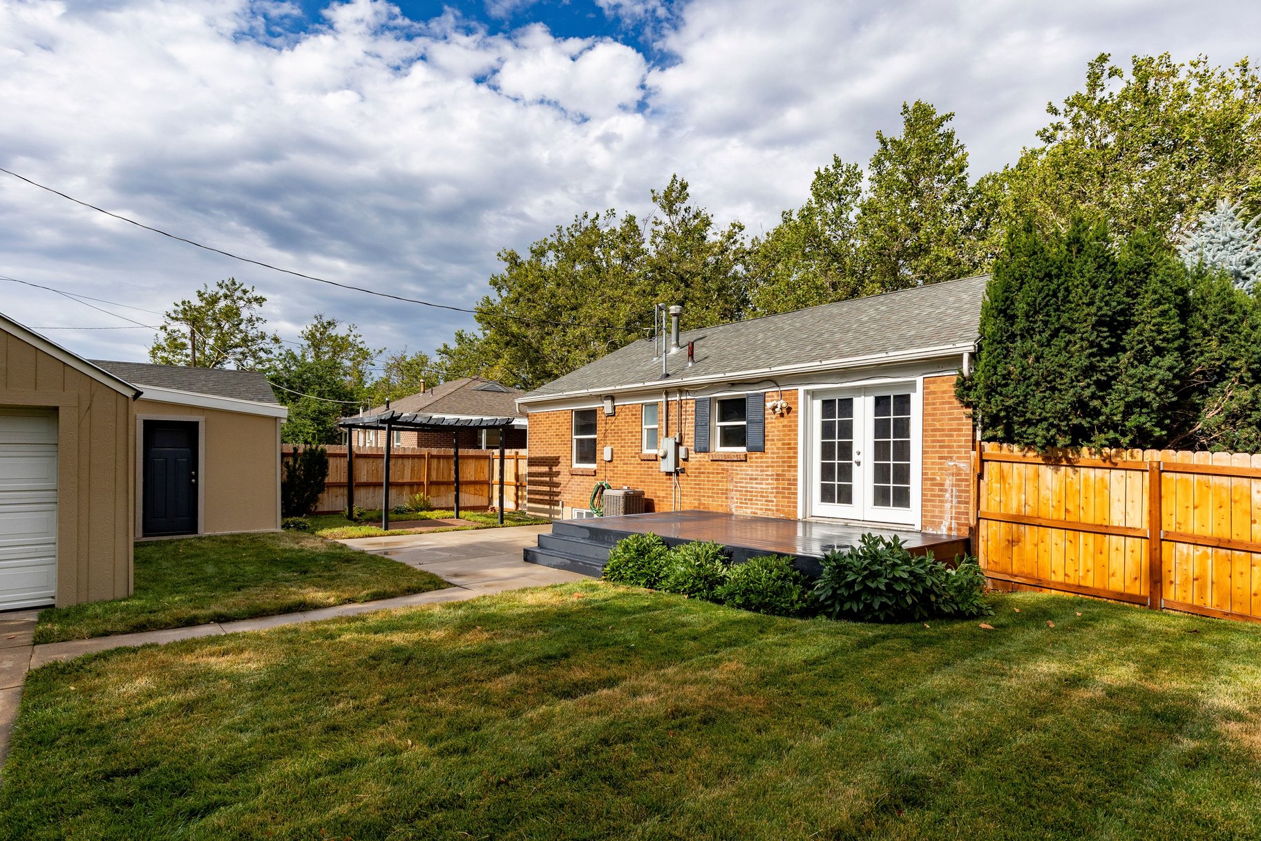  Exceptional Corner Lot in One of Millcreek’s Most Beloved Neighborhoods - 物件實景