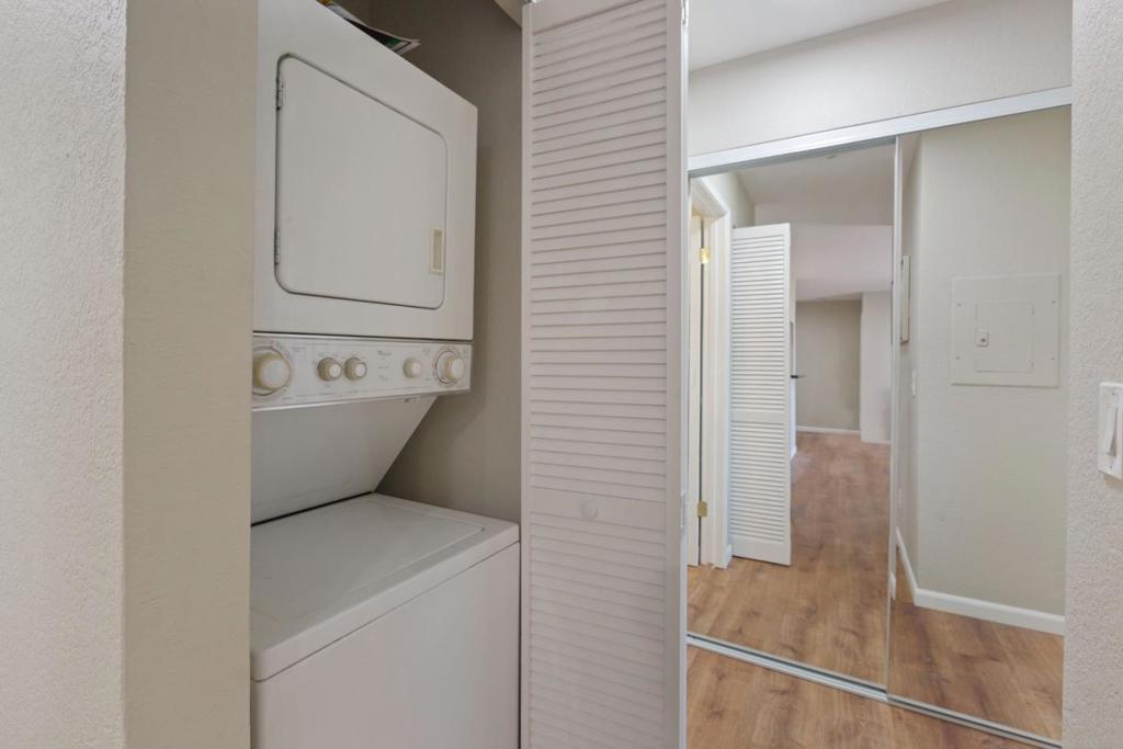 Hayward, California, 94544, United States, 2 Bedrooms Bedrooms, ,2 BathroomsBathrooms,Residential,For Sale,1983988