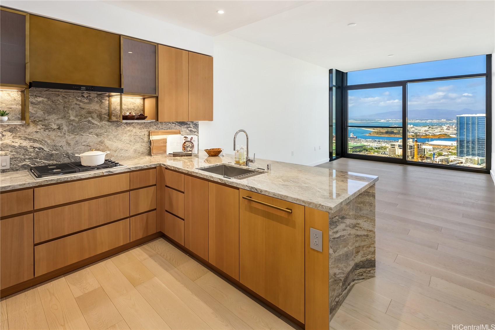 Honolulu, Hawaii, 96814, United States, 1 Bedroom Bedrooms, ,1 BathroomBathrooms,Residential,For Sale,1996229