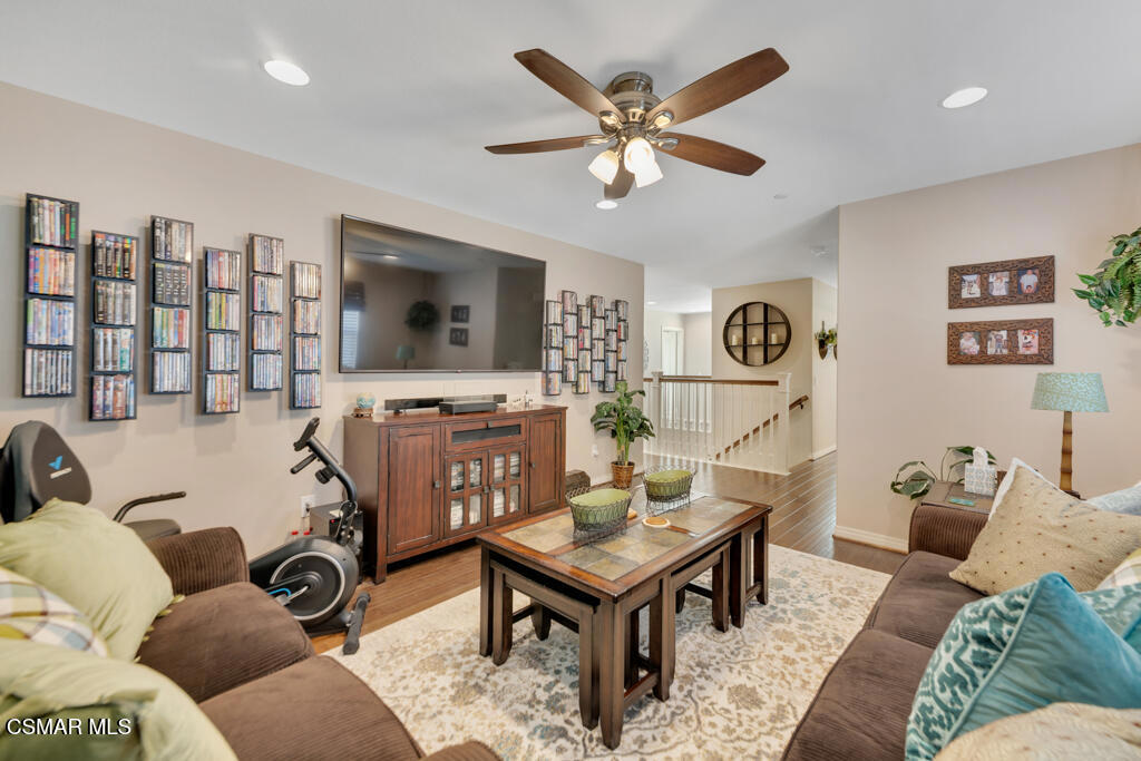 Valencia, California, 91354, United States, 4 Bedrooms Bedrooms, ,3 BathroomsBathrooms,Residential,For Sale,1914107