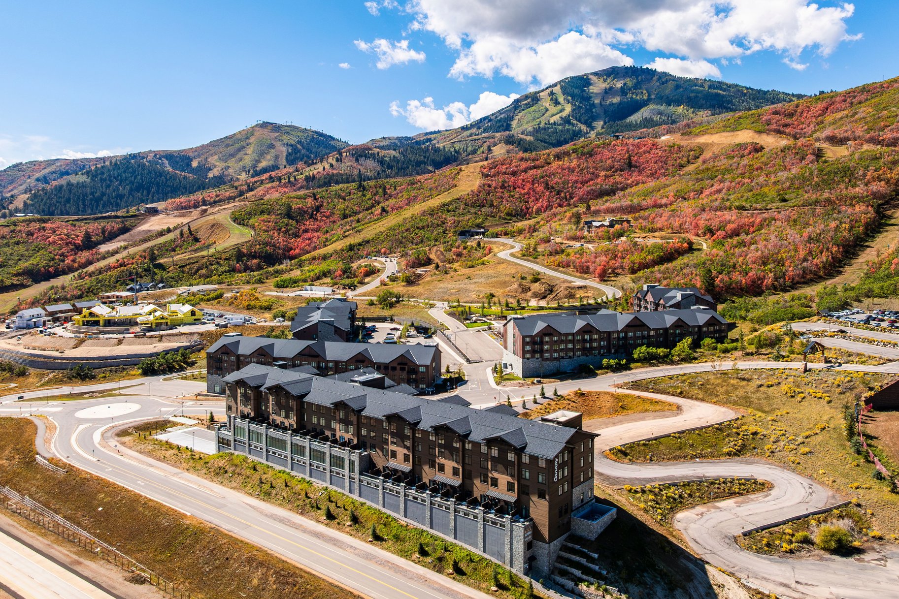  Brand New Luxury Walk to Ski Location at a Value Price - 物件實景