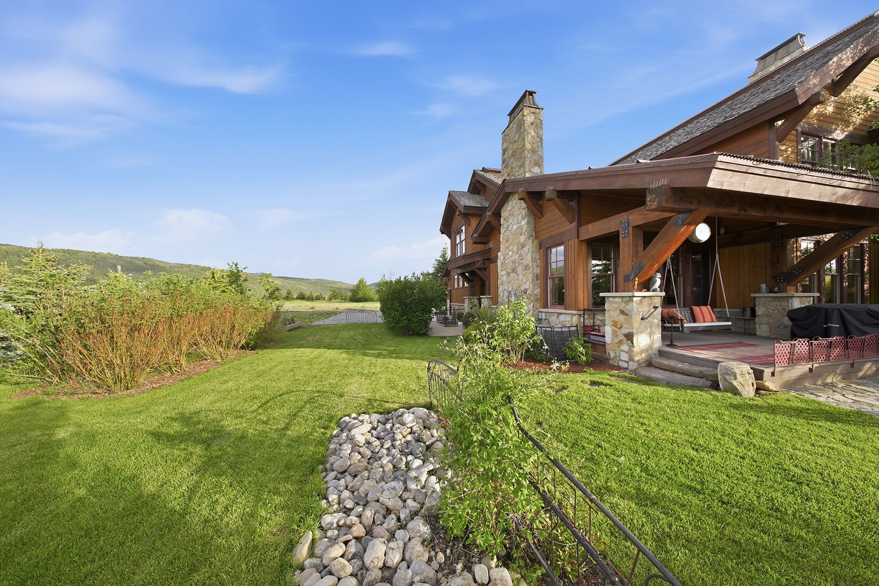  Luxury Home with Oversized Lot - 物件實景