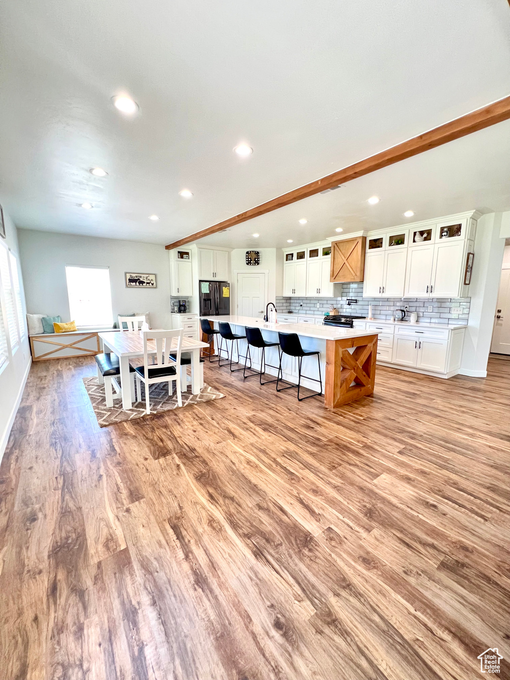 Elsinore, Utah, 84724, United States, 6 Bedrooms Bedrooms, ,4 BathroomsBathrooms,Residential,For Sale,1796854