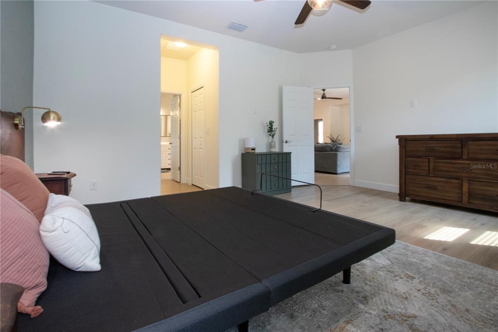 Bradenton, Florida, 34212, United States, 4 Bedrooms Bedrooms, ,3 BathroomsBathrooms,Residential,For Sale,1829585