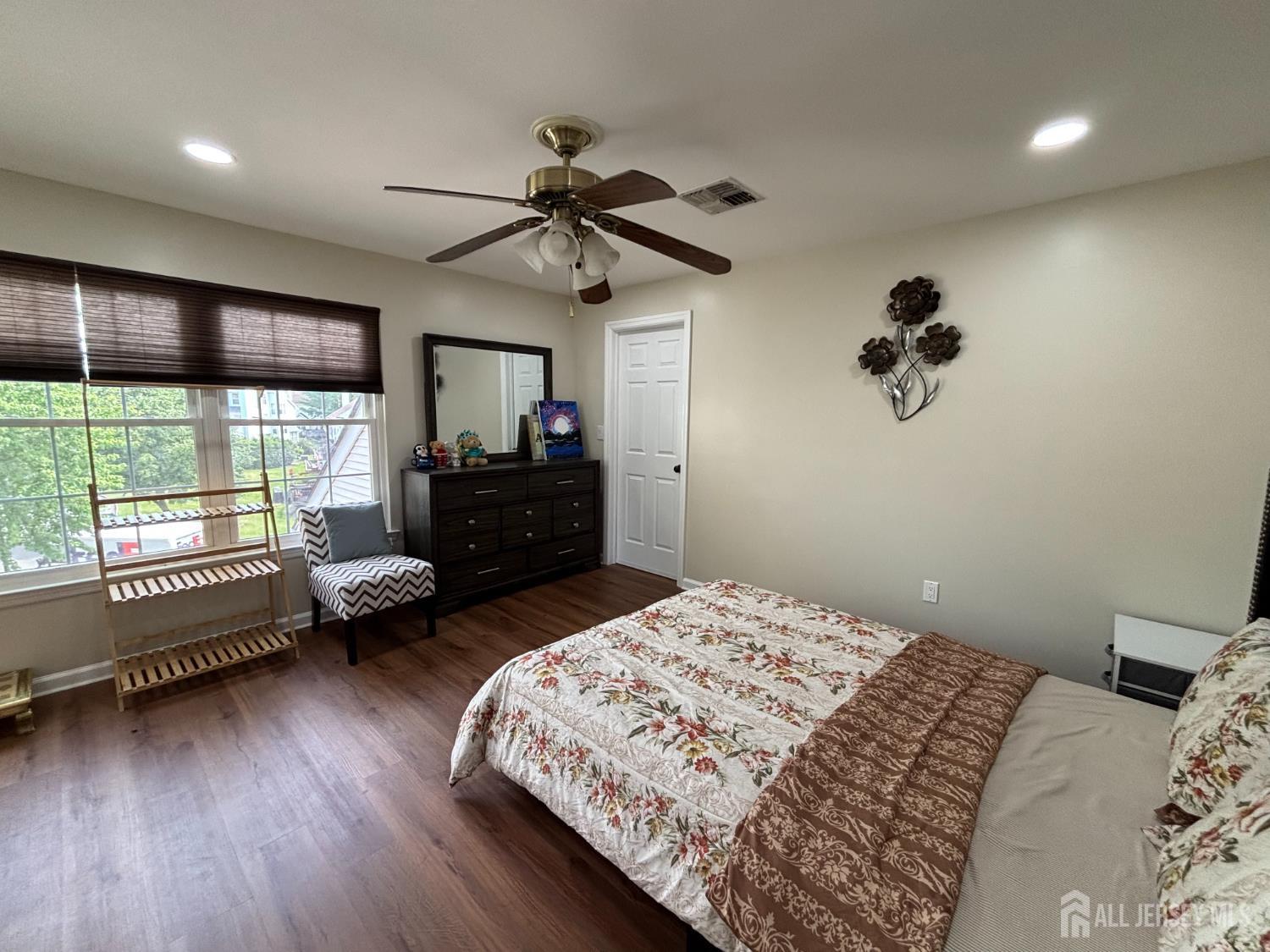 North Brunswick, New Jersey, 08902, United States, 3 Bedrooms Bedrooms, ,3 BathroomsBathrooms,Residential,For Sale,2048487
