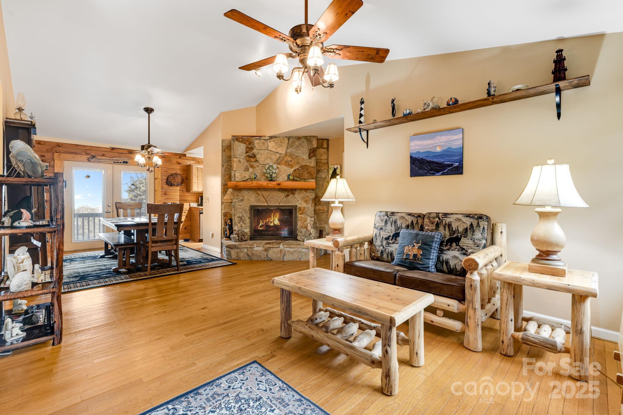 Spruce Pine, North Carolina, 28777, United States, 3 Bedrooms Bedrooms, ,3 BathroomsBathrooms,Residential,For Sale,1991683