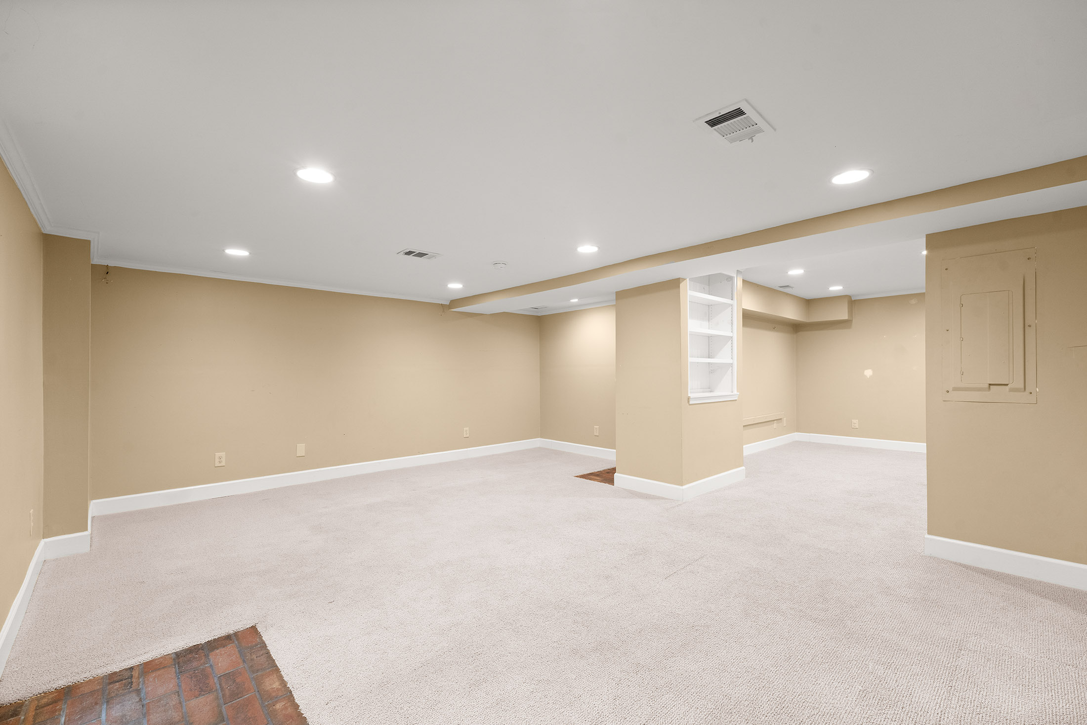  Beautifully Transformed Home in Lassiter School District - 物件實景