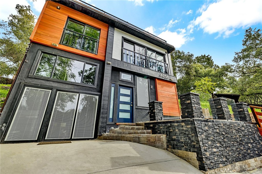 Woodland Hills, California, 91364, United States, 4 Bedrooms Bedrooms, ,2 BathroomsBathrooms,Residential,For Sale,1975100