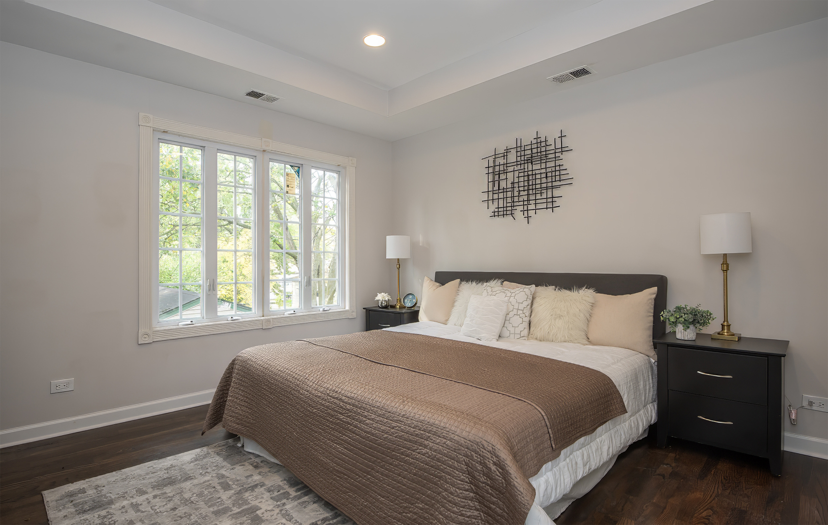 Glenview, Illinois, 60025, United States, 5 Bedrooms Bedrooms, ,3 BathroomsBathrooms,Residential,For Sale,1995942