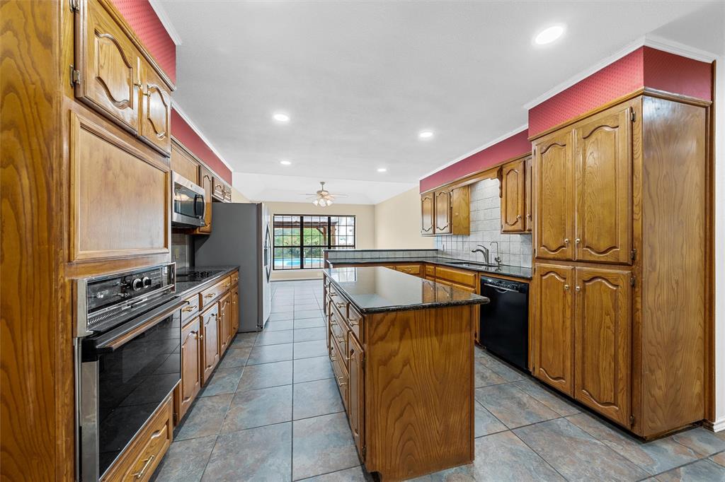 Woodway, Texas, 76712, United States, 5 Bedrooms Bedrooms, ,3 BathroomsBathrooms,Residential,For Sale,1890090