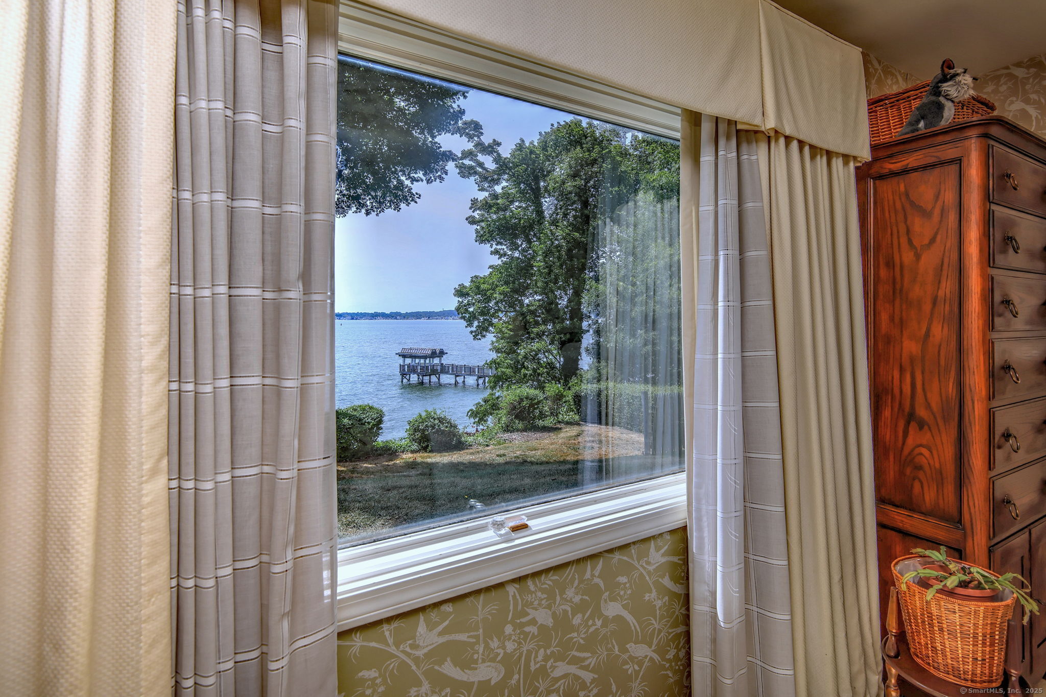 Milford, Connecticut, 06460, United States, 3 Bedrooms Bedrooms, ,2 BathroomsBathrooms,Residential,For Sale,1918107