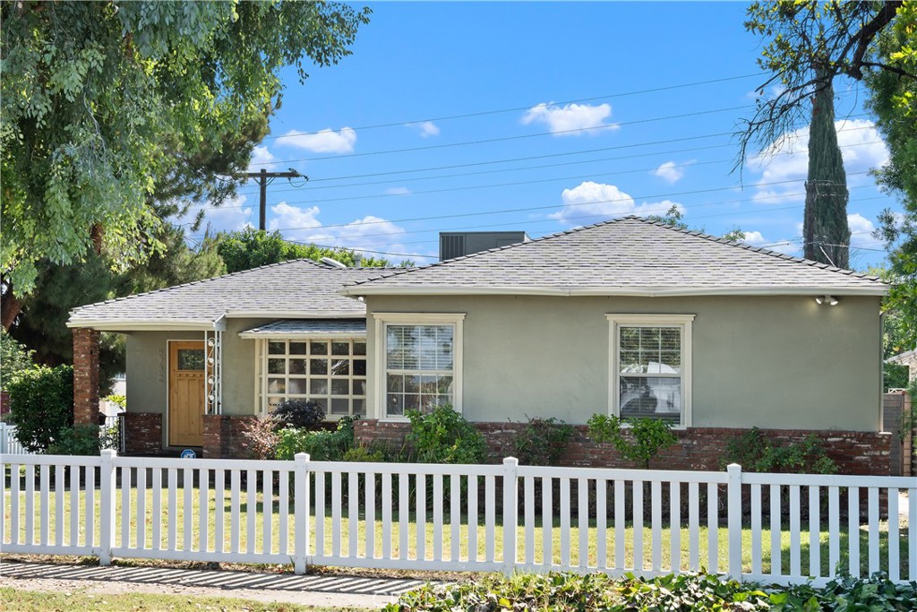 Tarzana, California, 91356, United States, 3 Bedrooms Bedrooms, ,3 BathroomsBathrooms,Residential,For Sale,1918150