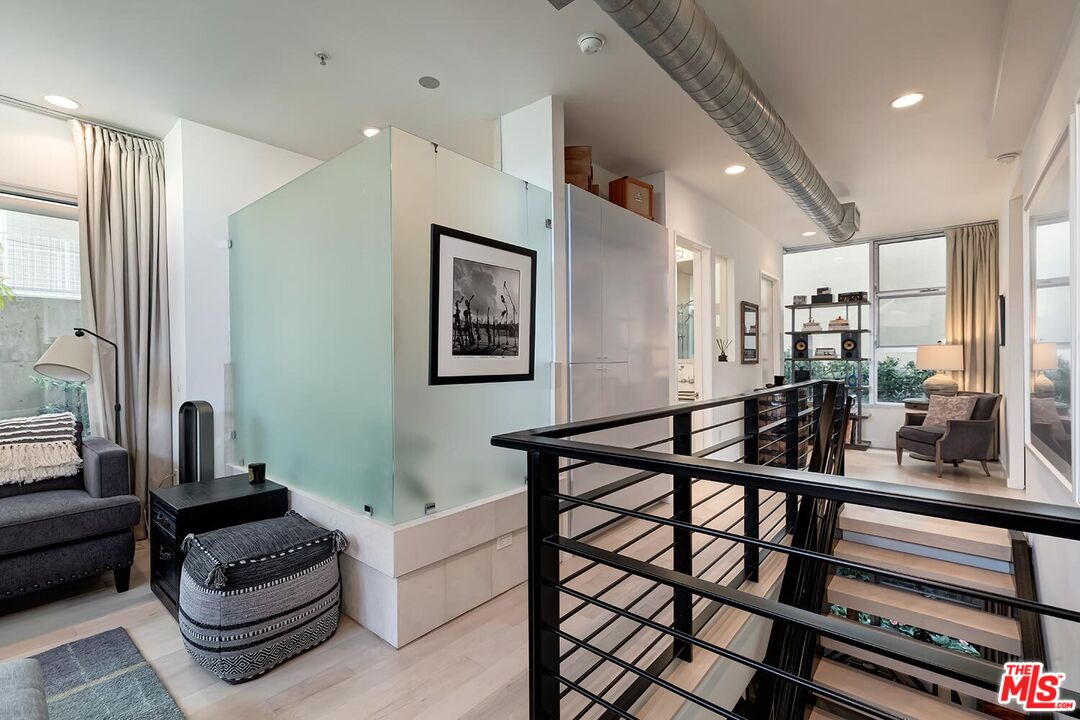 West Hollywood, California, 90069, United States, 2 Bedrooms Bedrooms, ,2 BathroomsBathrooms,Residential,For Sale,1760061