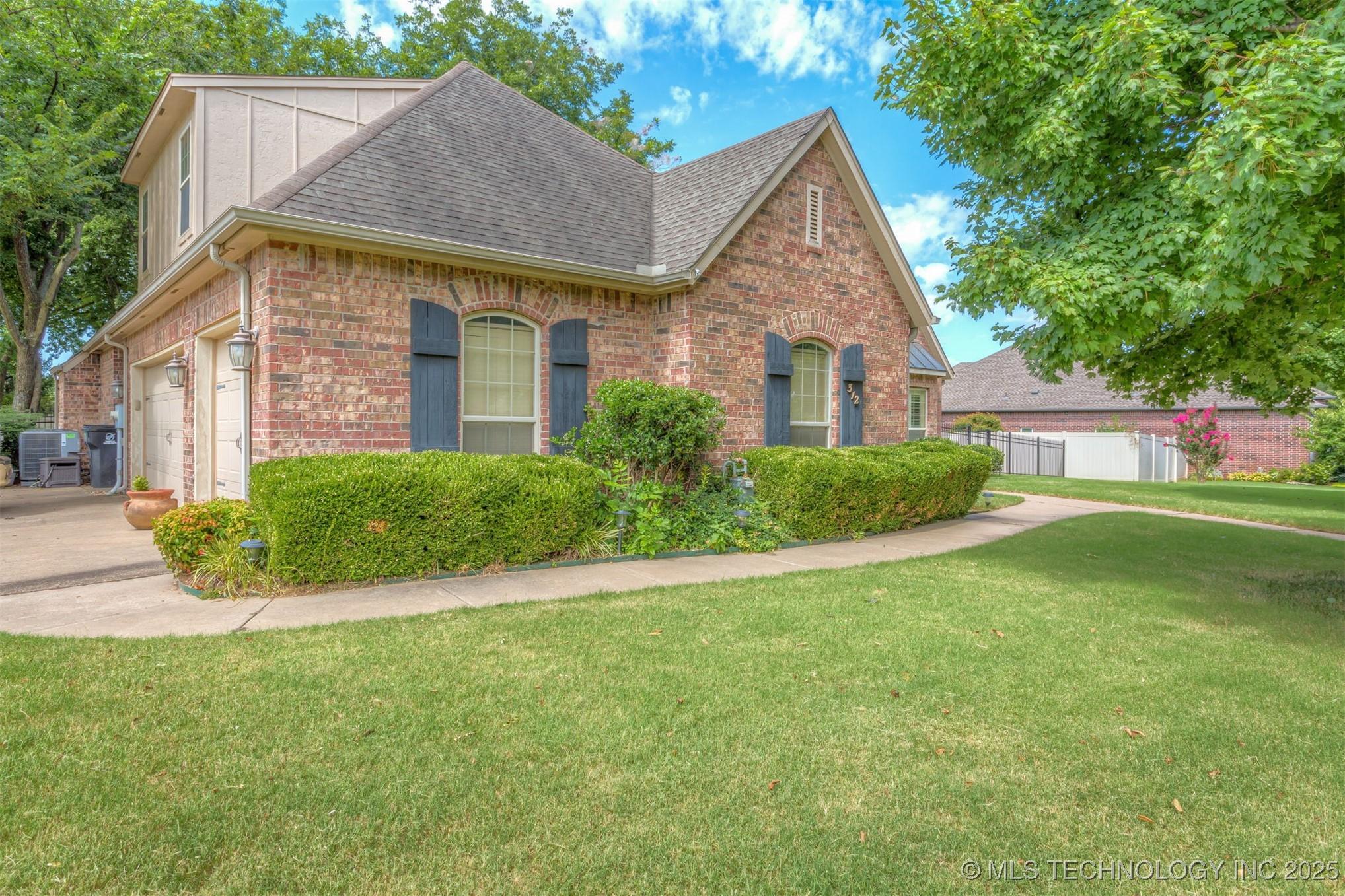 Broken Arrow, Oklahoma, 74014, United States, 4 Bedrooms Bedrooms, ,4 BathroomsBathrooms,Residential,For Sale,1921405