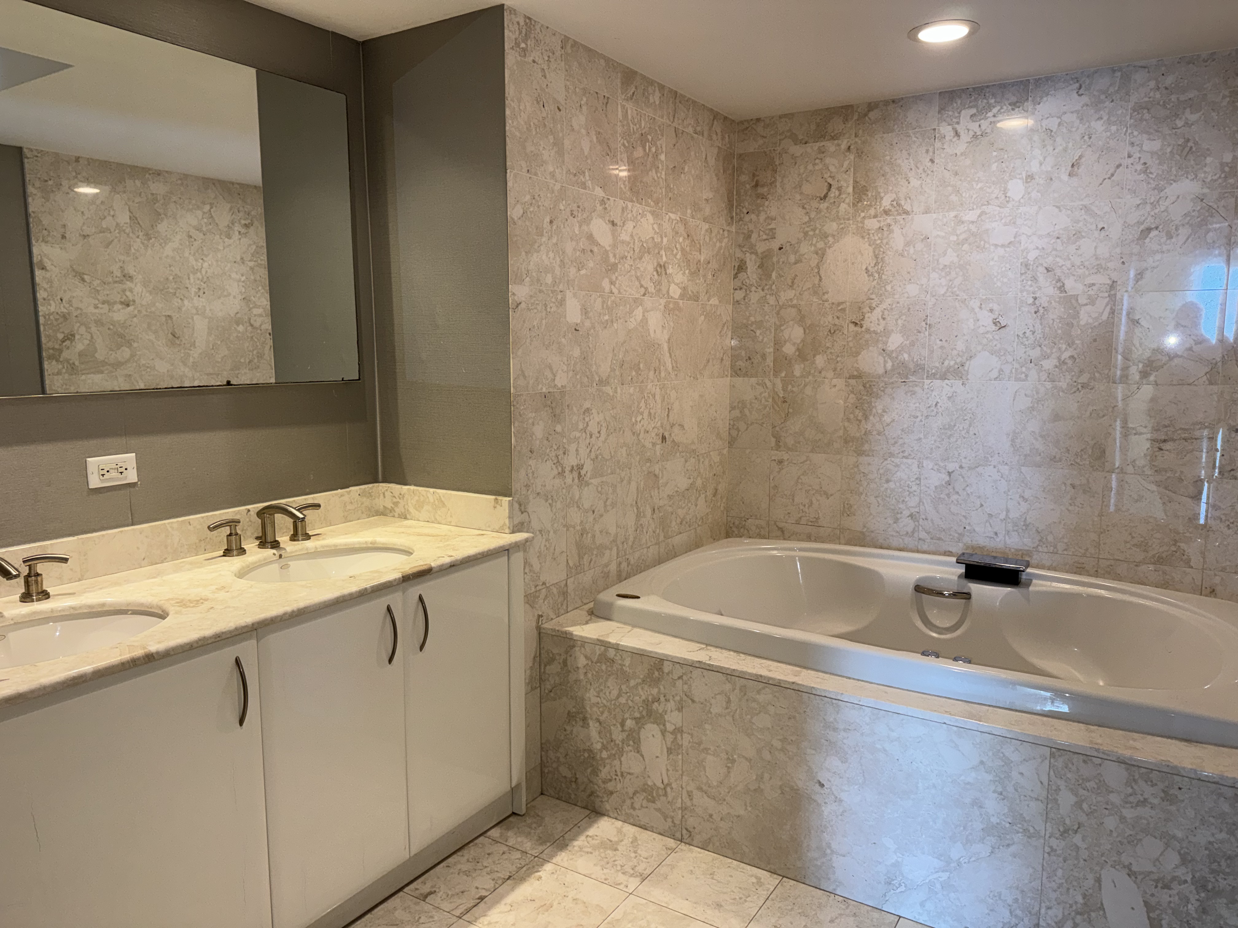 1331 Brickell Bay Drive, Miami, FL 33131 - 物件實景