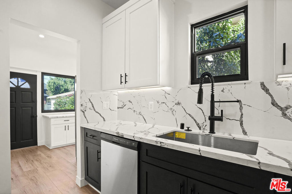 Los Angeles, California, 90007, United States, 5 Bedrooms Bedrooms, ,3 BathroomsBathrooms,Residential,For Sale,1843500