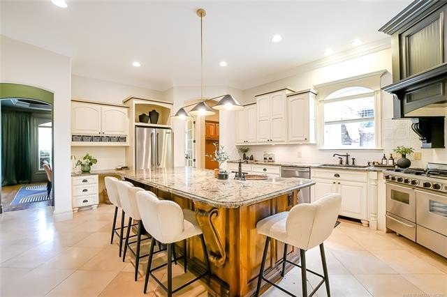 Tahlequah, Oklahoma, 74464, United States, 5 Bedrooms Bedrooms, ,5 BathroomsBathrooms,Residential,For Sale,1982771