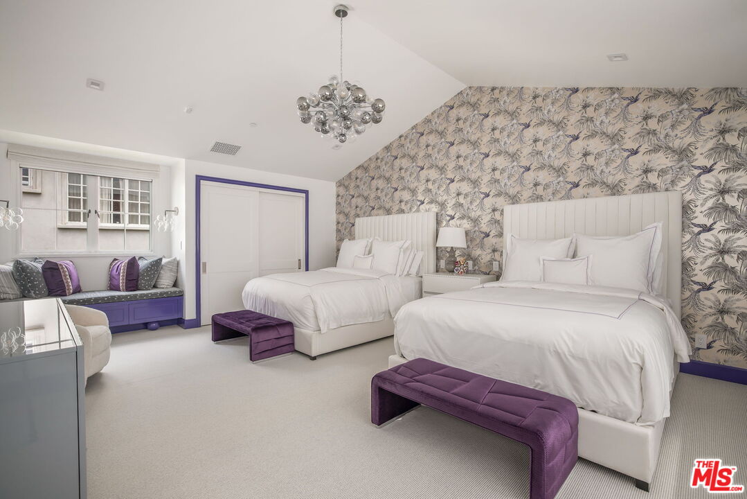 Pacific Palisades, California, 90272, United States, 4 Bedrooms Bedrooms, ,6 BathroomsBathrooms,Residential,For Sale,1796963